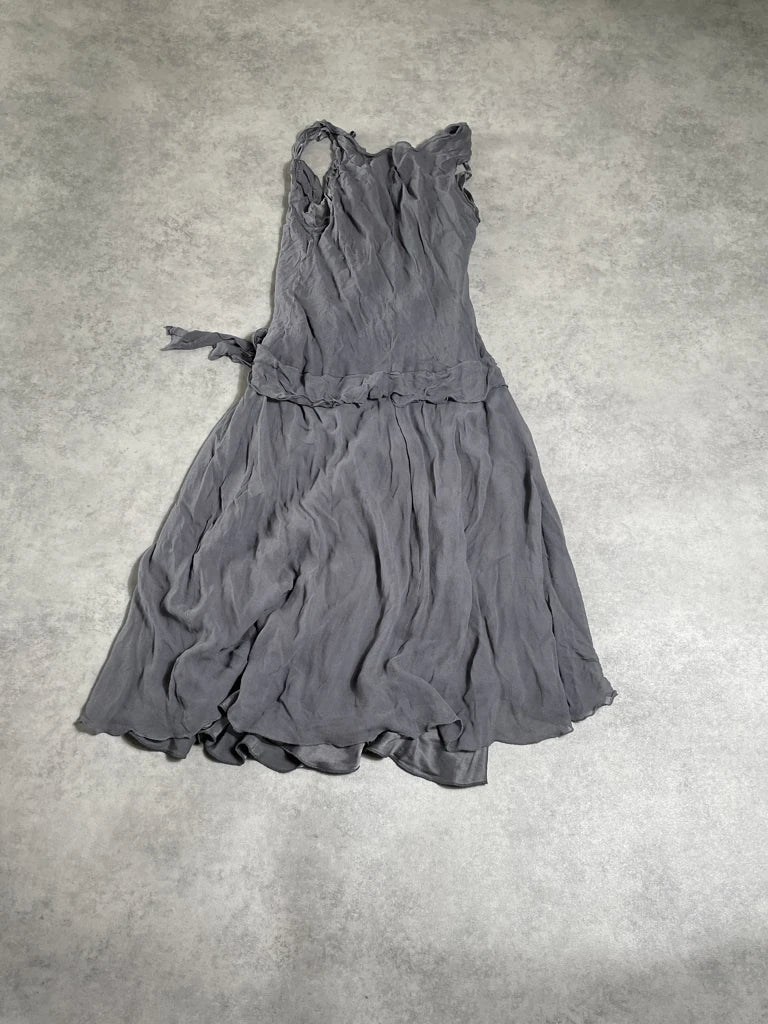 detail view, Hype grey dress, vintage Y2K second hand piece, image 5