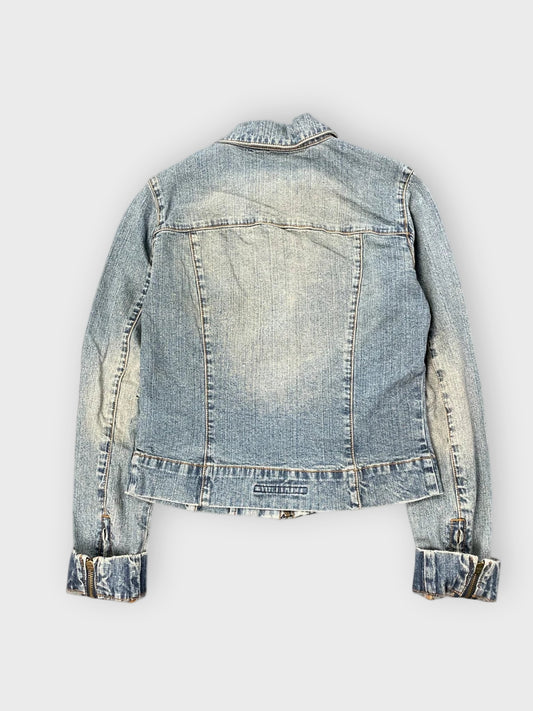 back view, Guess Light Washed Vintage Denim Jacket with Logo Patch, vintage Y2K second hand piece