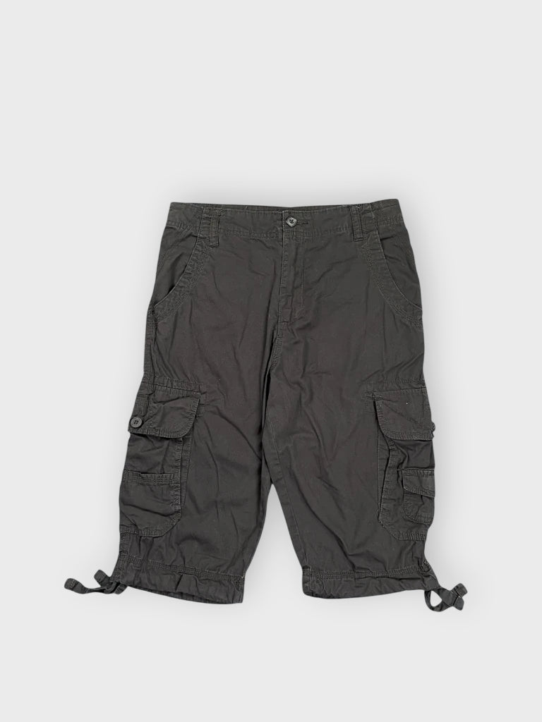 front view, Faded Glory Black Cargo Shorts, vintage Y2K second hand piece