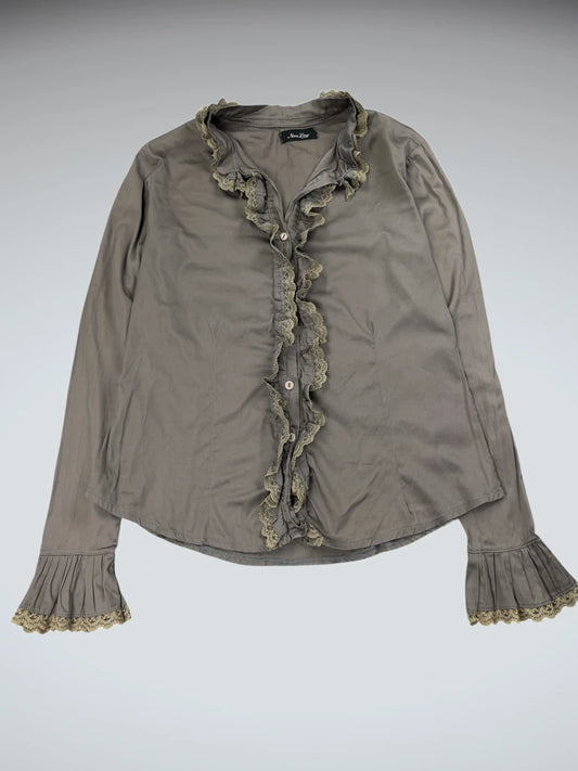 front view, Nara Line Grey Ruffled Button-Up Blouse with Lace Trim, vintage Y2K second hand piece