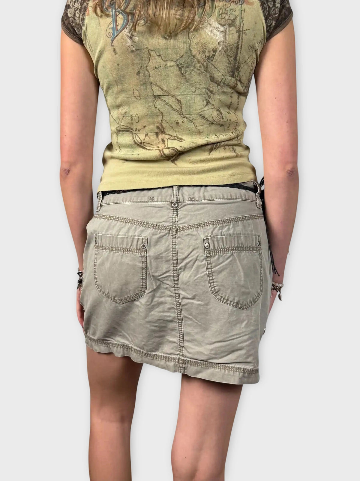 back view, H&M Earthtone Pocket Skirt in Cargo Style, vintage Y2K second hand piece