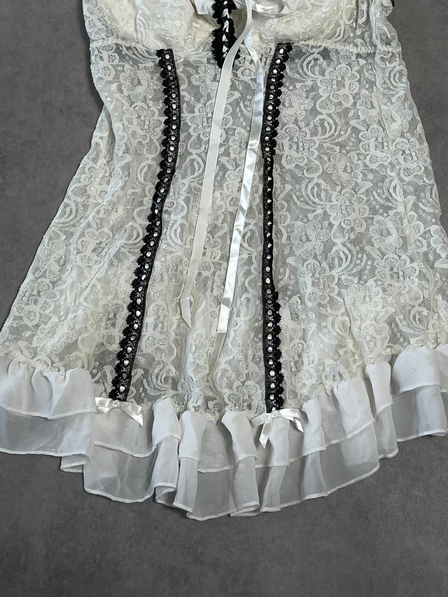 detail view, Cinema Exoile white lace lingerie dress, vintage Y2K second hand piece, image 4