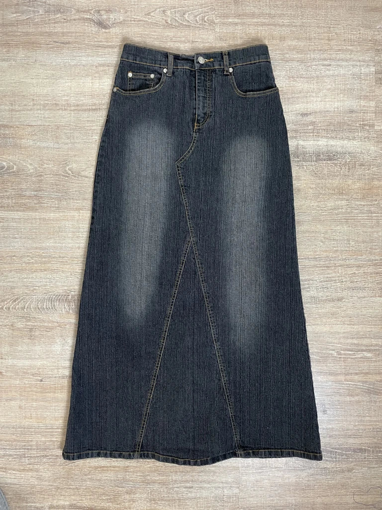 detail view, Last Girl Denim Skirt, vintage Y2K second hand piece, image 6