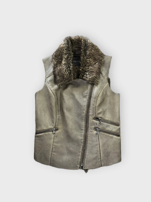 front view, Maurices Faux Fur Collar Leather Vest Women, vintage Y2K second hand piece