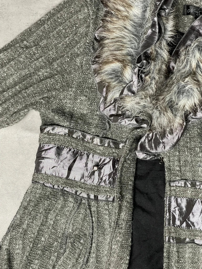 detail view, Nicole Sabattini Jumper with Missing Metal Closures, vintage Y2K second hand piece, image 4