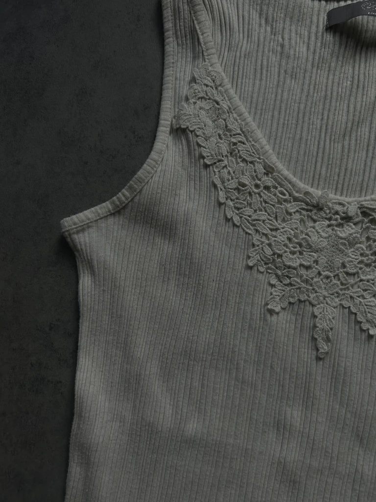 detail view, UNITS Stretchy Sleeveless Top, vintage Y2K second hand piece