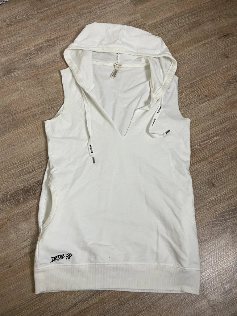 Sleeveless Shirt (M)