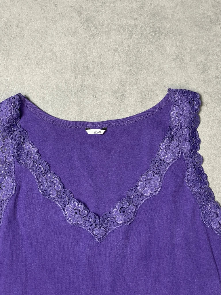 detail view, Evie Lila Top, vintage Y2K second hand piece