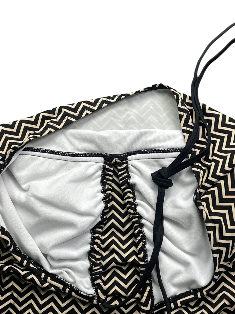 detail view, Lizz Clayborne Black White Geometric Halter Top, vintage Y2K second hand piece, image 5