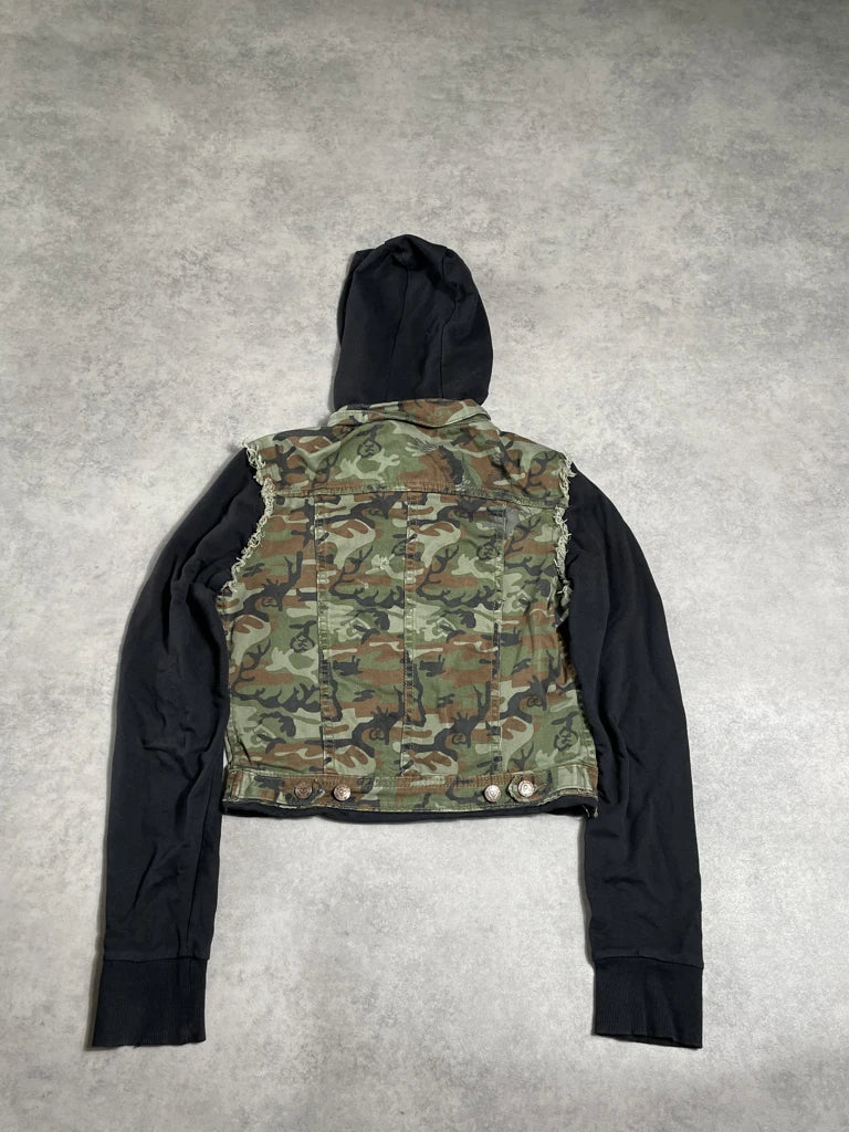 detail view, Luxirie camo hoodie, vintage Y2K second hand piece, image 5