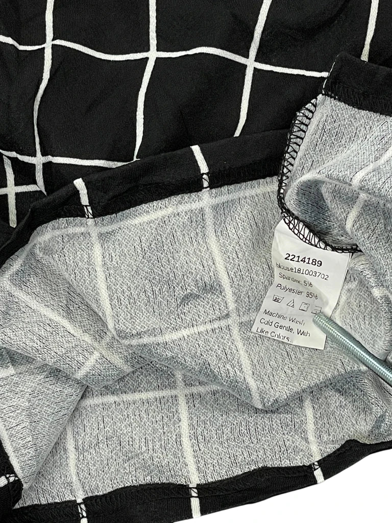 detail view, Black and White Checkered Bell Sleeve Top, vintage Y2K second hand piece, image 5
