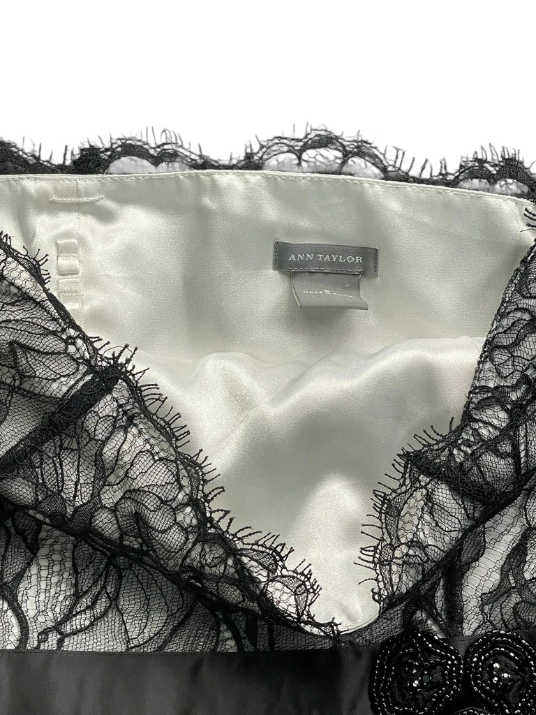 detail view, Ann Taylor Black White Lace Overlay Corset Top, vintage Y2K second hand piece