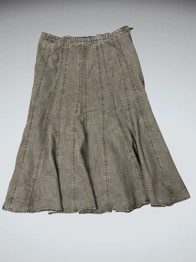 front view, Larry Levine Grey Flared Midi Skirt, vintage Y2K second hand piece