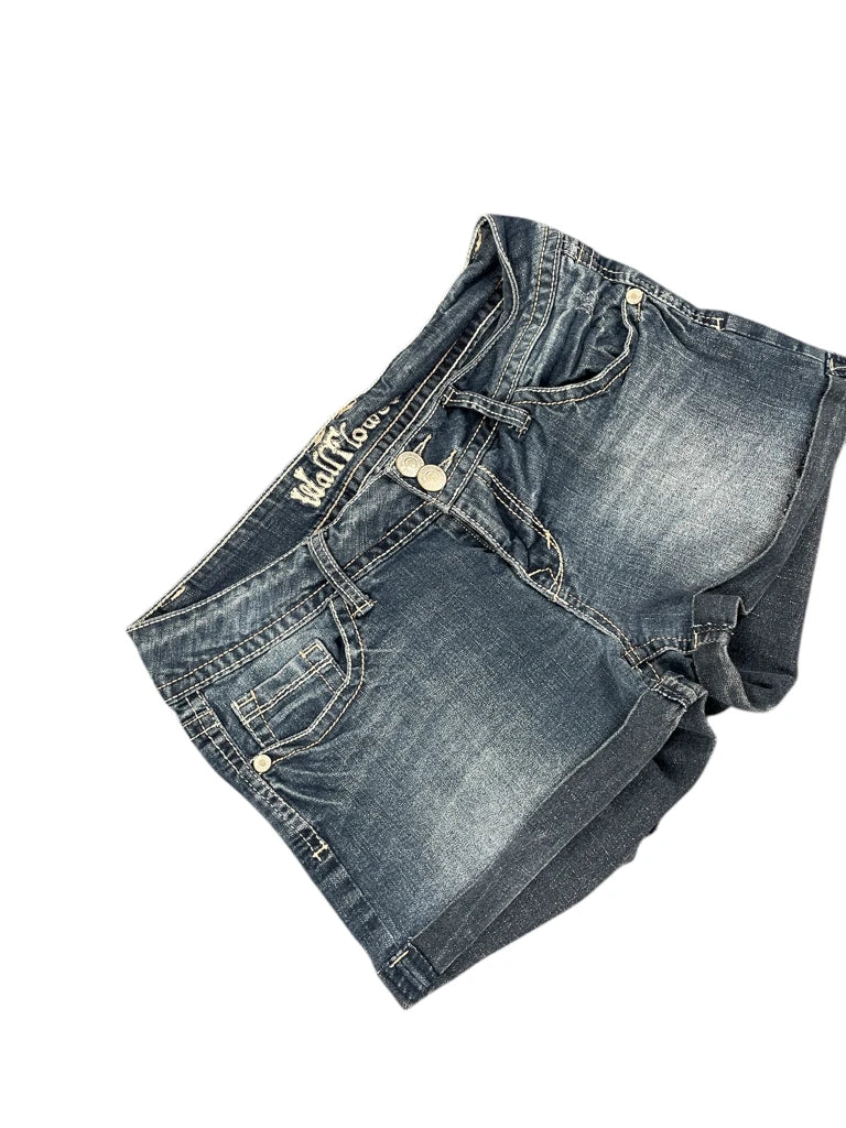 detail view, Wallflower Low Rise Cuffed Denim Hotpants, vintage Y2K second hand piece, image 4