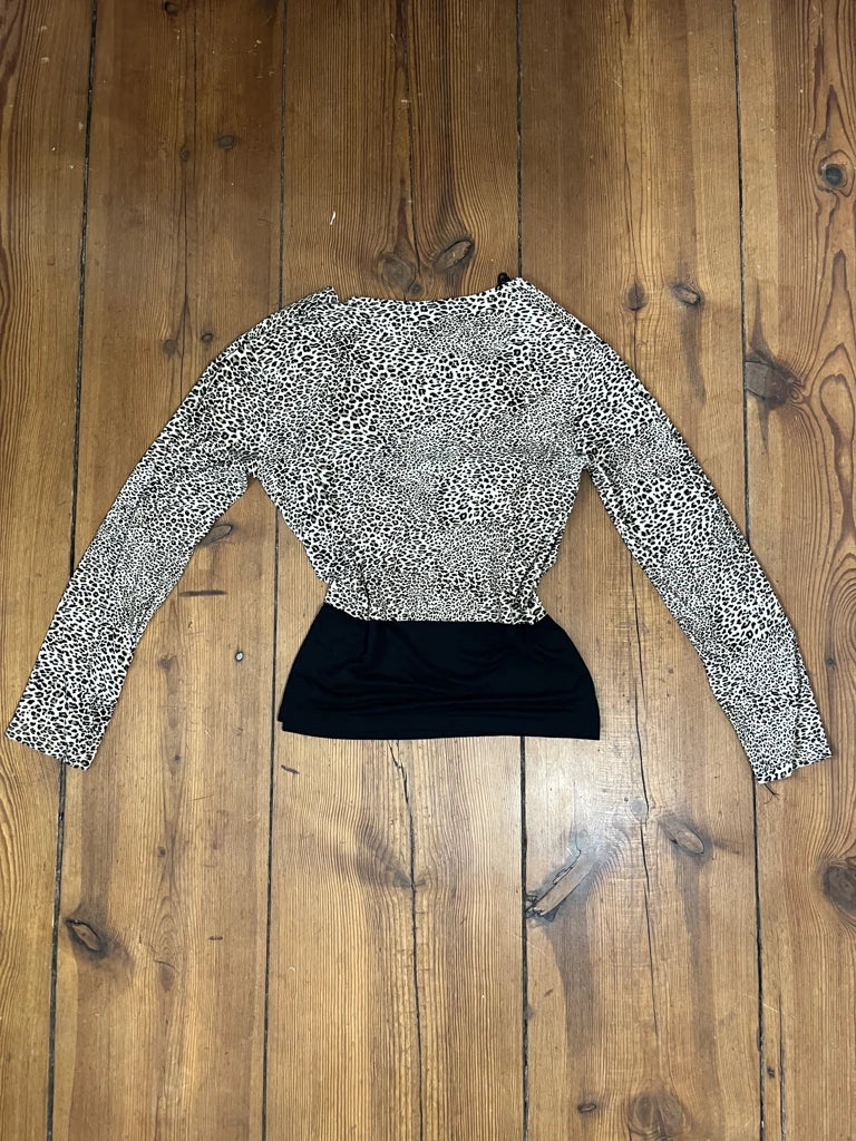 detail view, Niama Woman Leopard Long Sleeve Shirt, vintage Y2K second hand piece, image 4