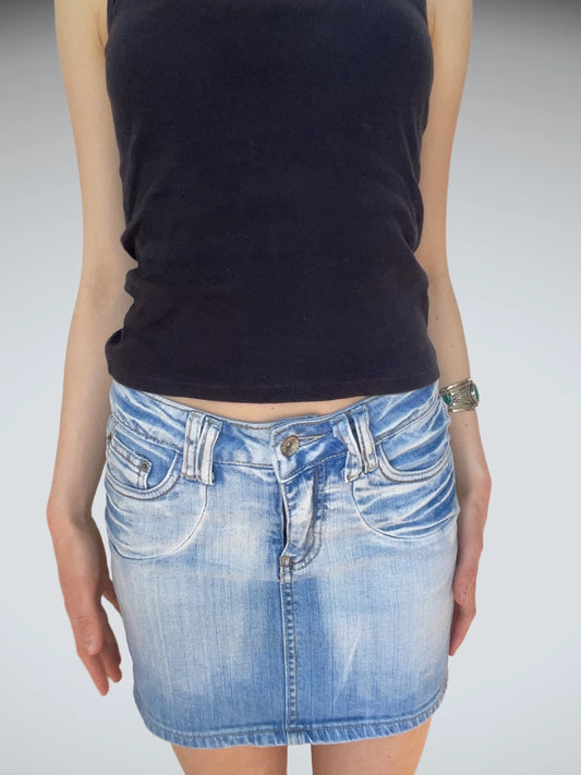 front view, Obiettivo Industry Denim Division Light Wash Low Rise Denim Mini Skirt Distressed Aesthetic, vintage Y2K second hand piece