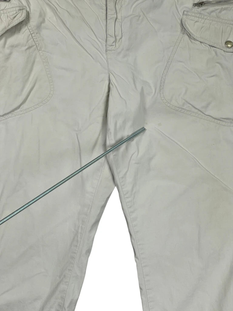 detail view, DKNY Active Light Grey Zip Shorts, vintage Y2K second hand piece, image 4