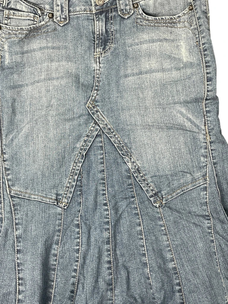 detail view, Candie's Candies Light Blue Flared Denim Skirt, vintage Y2K second hand piece, image 4