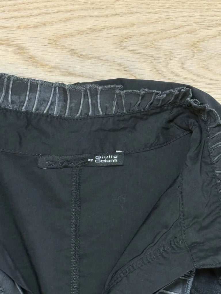 detail view, chic by Giulia Galanti Y2K Black Ruffle Blouse, vintage Y2K second hand piece, image 5