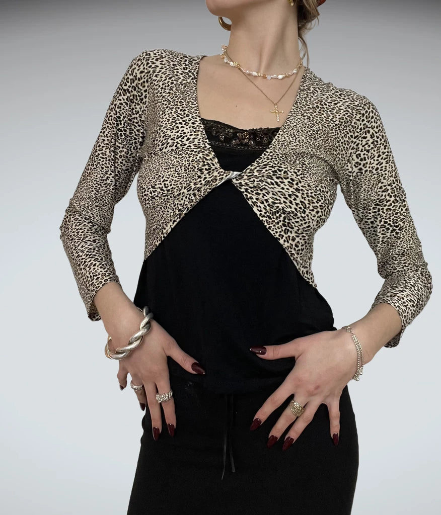 front view, Niama Woman Leopard Long Sleeve Shirt, vintage Y2K second hand piece