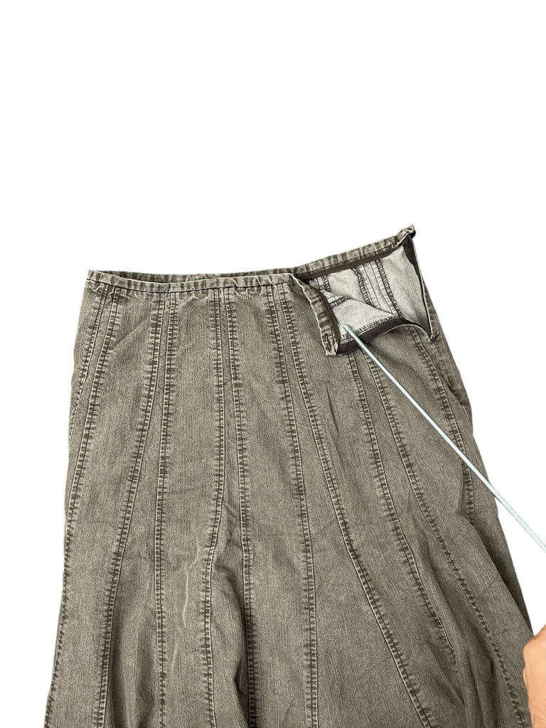 detail view, Larry Levine Grey Flared Midi Skirt, vintage Y2K second hand piece, image 4