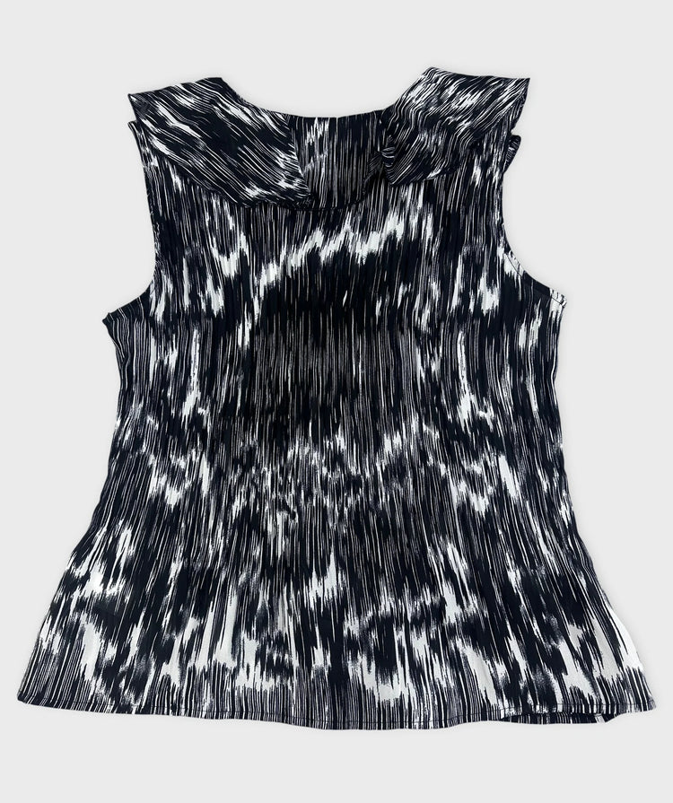 Chic Plissé Top with Ruffled Detail (S)