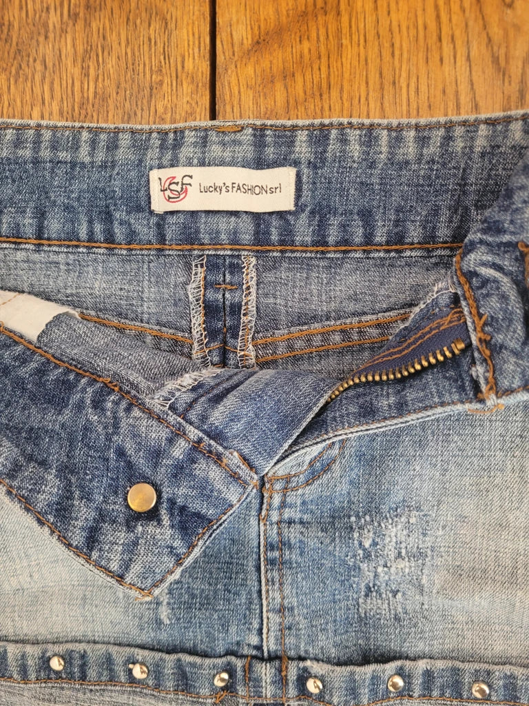 detail view, Lucky's Fashion Y2K Washed Blue Denim Skirt, vintage Y2K second hand piece