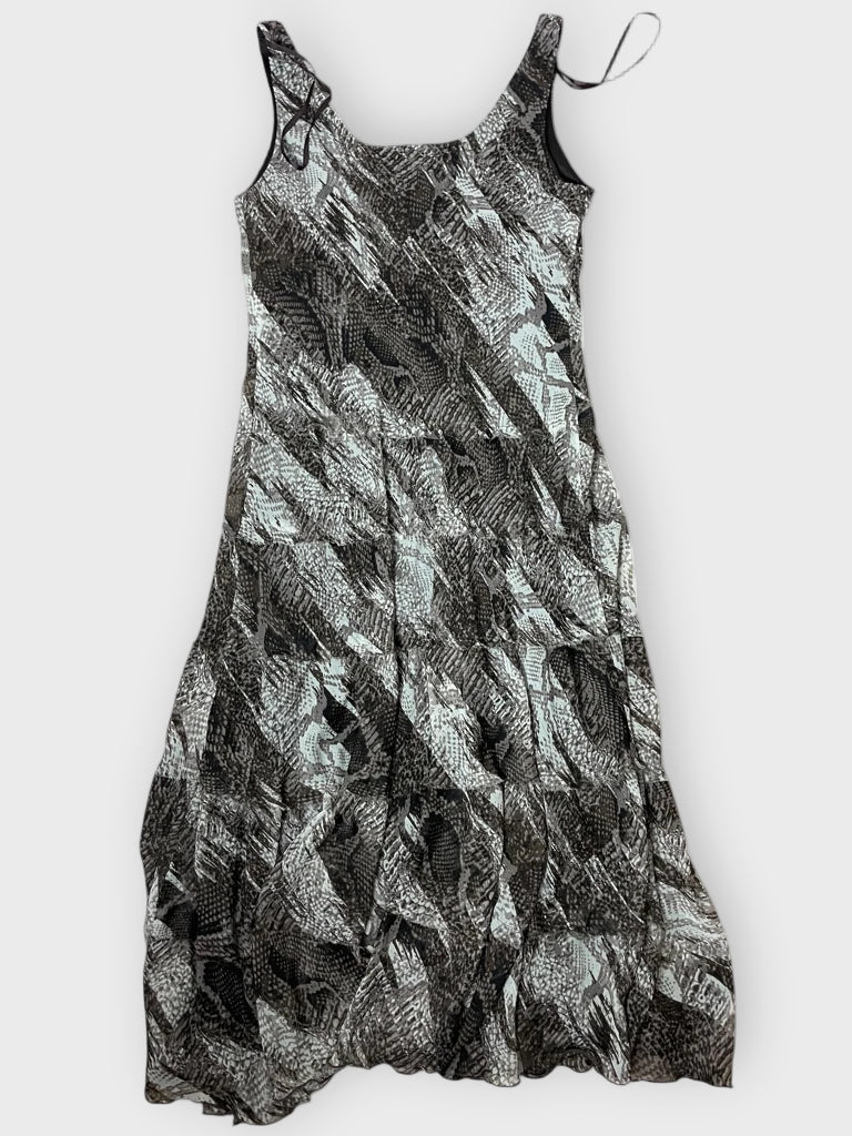 back view, Laura Viper Veil – Wild Mesh Maxi Dress (L?), vintage Y2K second hand piece