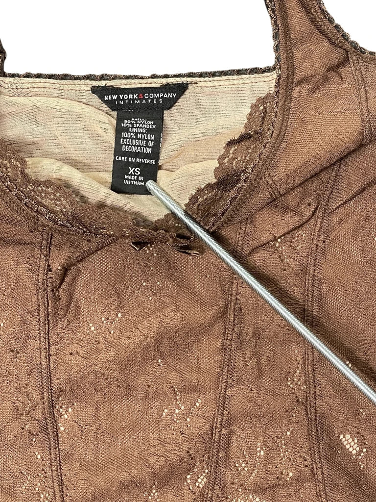 detail view, New York & Company Golden Lace Corset Camisole, vintage Y2K second hand piece, image 8