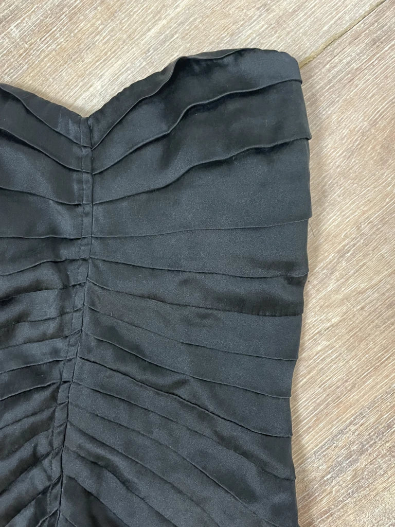 detail view, Bebe Tube Top, vintage Y2K second hand piece