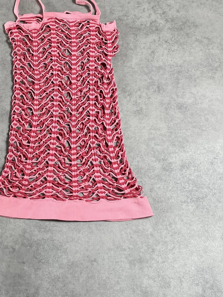 detail view, bubble gum pink top, vintage Y2K second hand piece