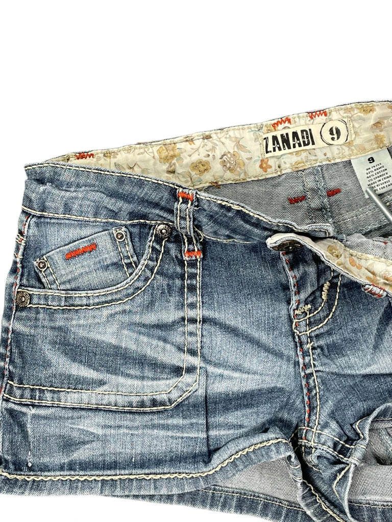 detail view, Zanadi Light Wash Rolled Hem Denim Hotpants, vintage Y2K second hand piece, image 5