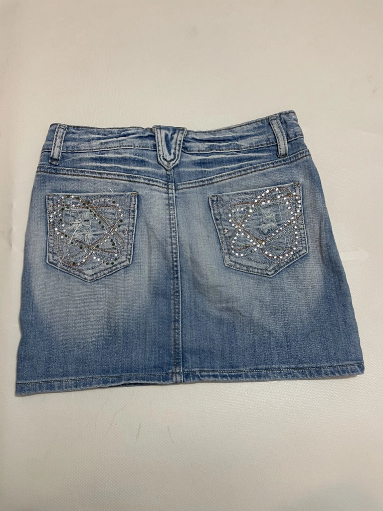 detail view, Obiettivo Industry Denim Division Light Wash Low Rise Denim Mini Skirt Distressed Aesthetic, vintage Y2K second hand piece, image 4