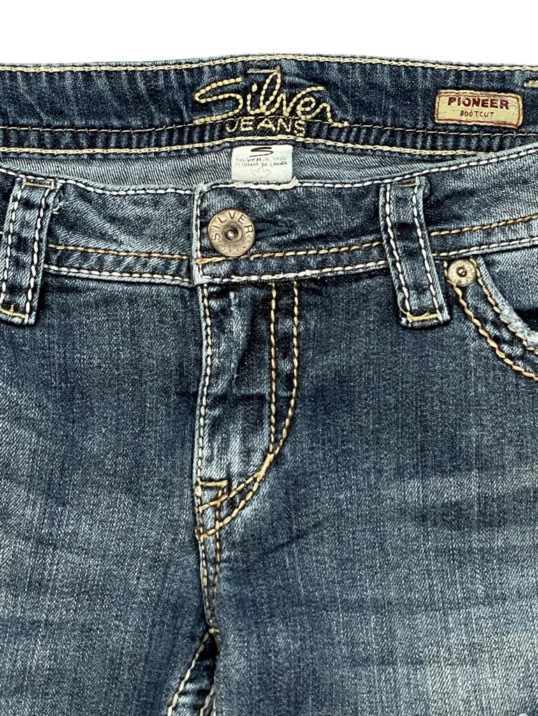 detail view, Silver Jeans Light Wash Distressed Bootcut Jeans, vintage Y2K second hand piece, image 4