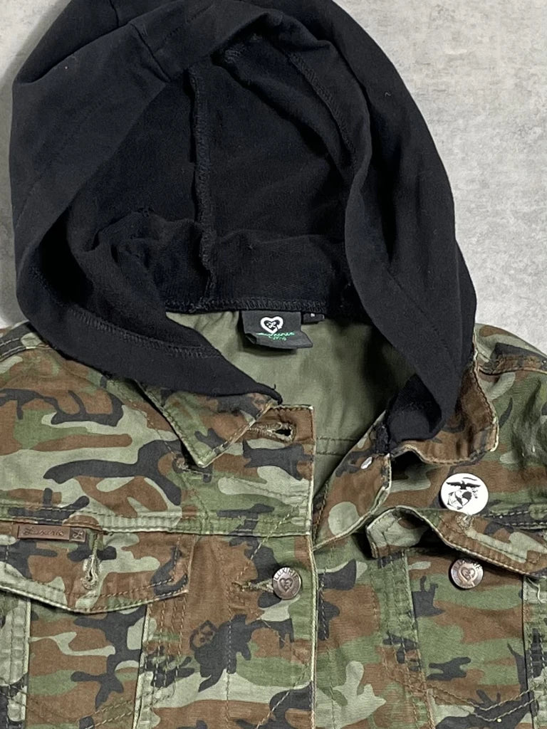 detail view, Luxirie camo hoodie, vintage Y2K second hand piece
