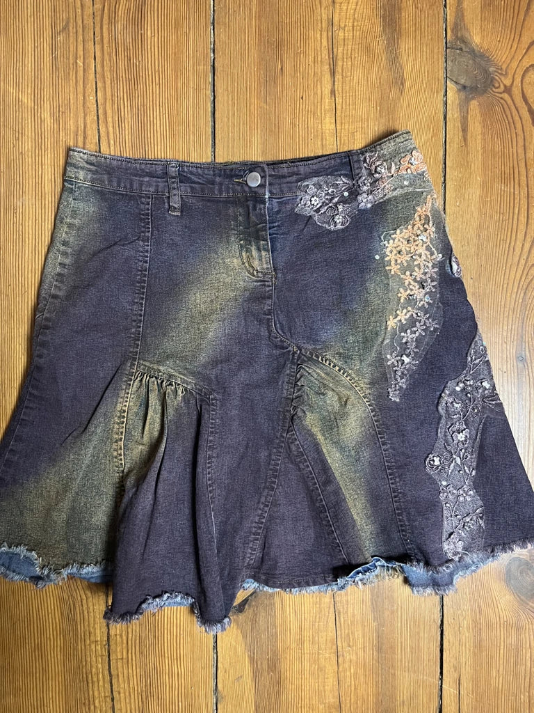 detail view, Mötivi Jeans Blue Washed Midi Skirt with Silver Detail, vintage Y2K second hand piece, image 6