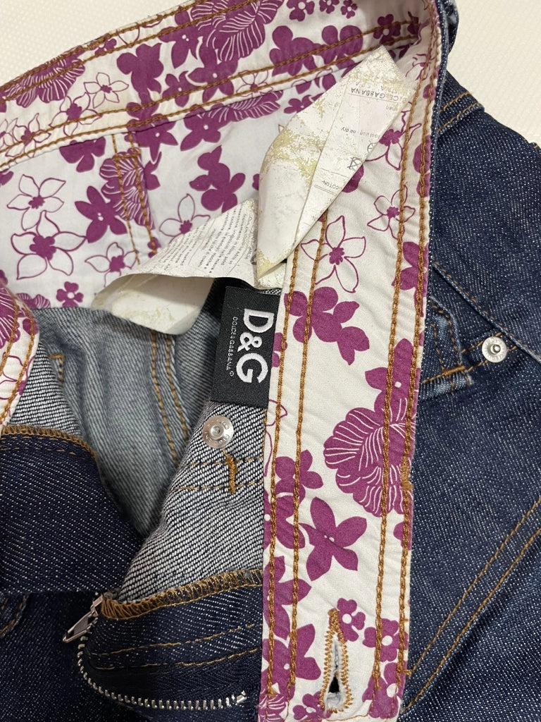 detail view, Dolce & Gabbana Dark Wash Denim Capri Pants Cuff Detail D&G Vintage, vintage Y2K second hand piece