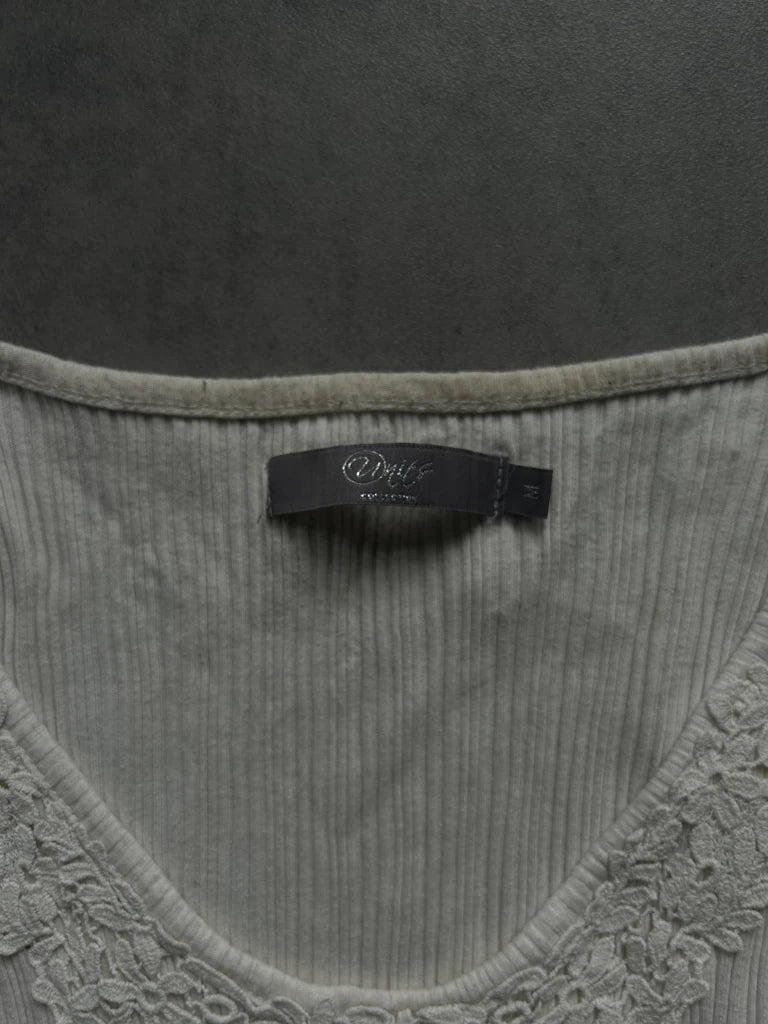 detail view, UNITS Stretchy Sleeveless Top, vintage Y2K second hand piece, image 5