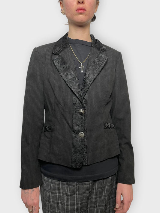 front view, Black Blazer, vintage Y2K second hand piece