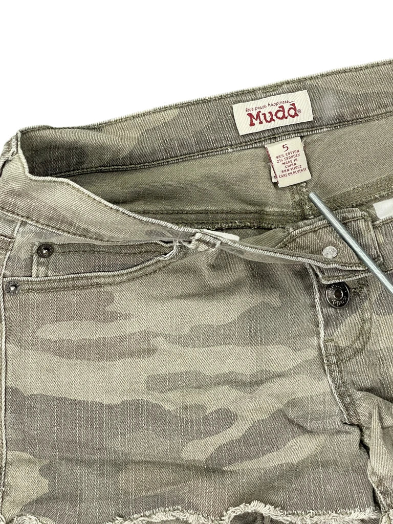 detail view, Mudd Black Camo-Inspired Denim Hotpants, vintage Y2K second hand piece, image 5