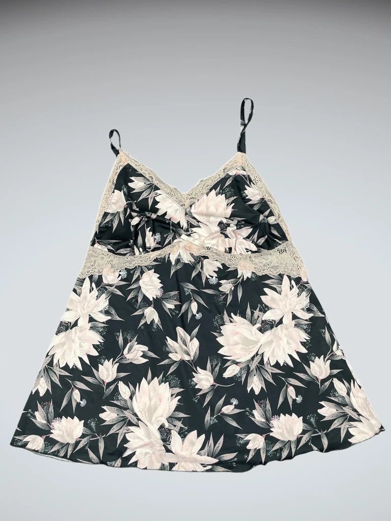 front view, La Vie en Rose Pink Floral Dessous Top, vintage Y2K second hand piece