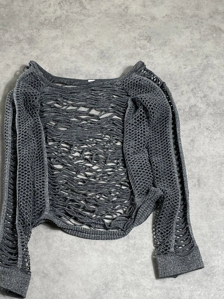 detail view, ripped grey long sleeve top, vintage Y2K second hand piece