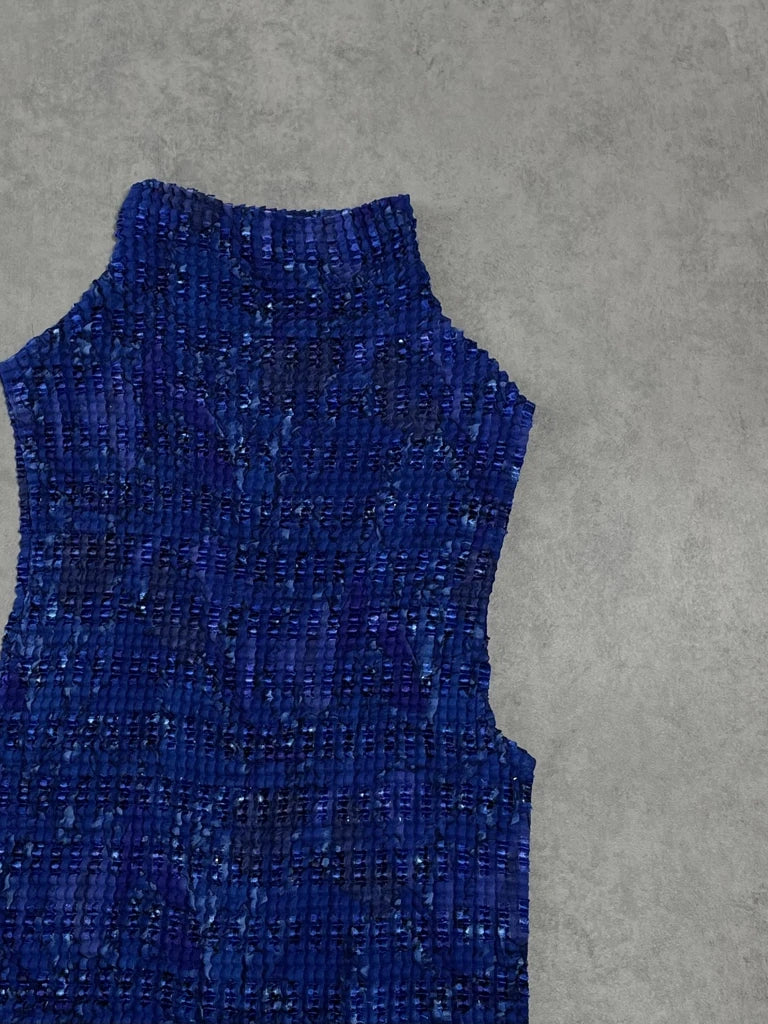 detail view, Blue Elastic Top, vintage Y2K second hand piece