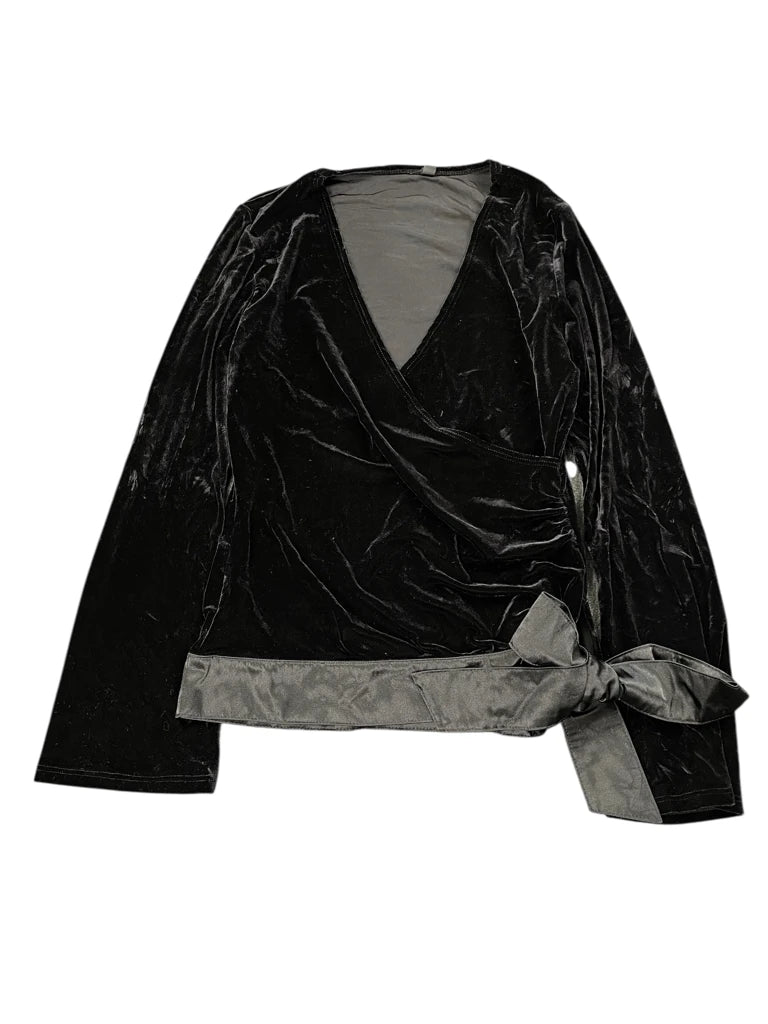 detail view, Black Velvet Wrap Top, vintage Y2K second hand piece, image 4