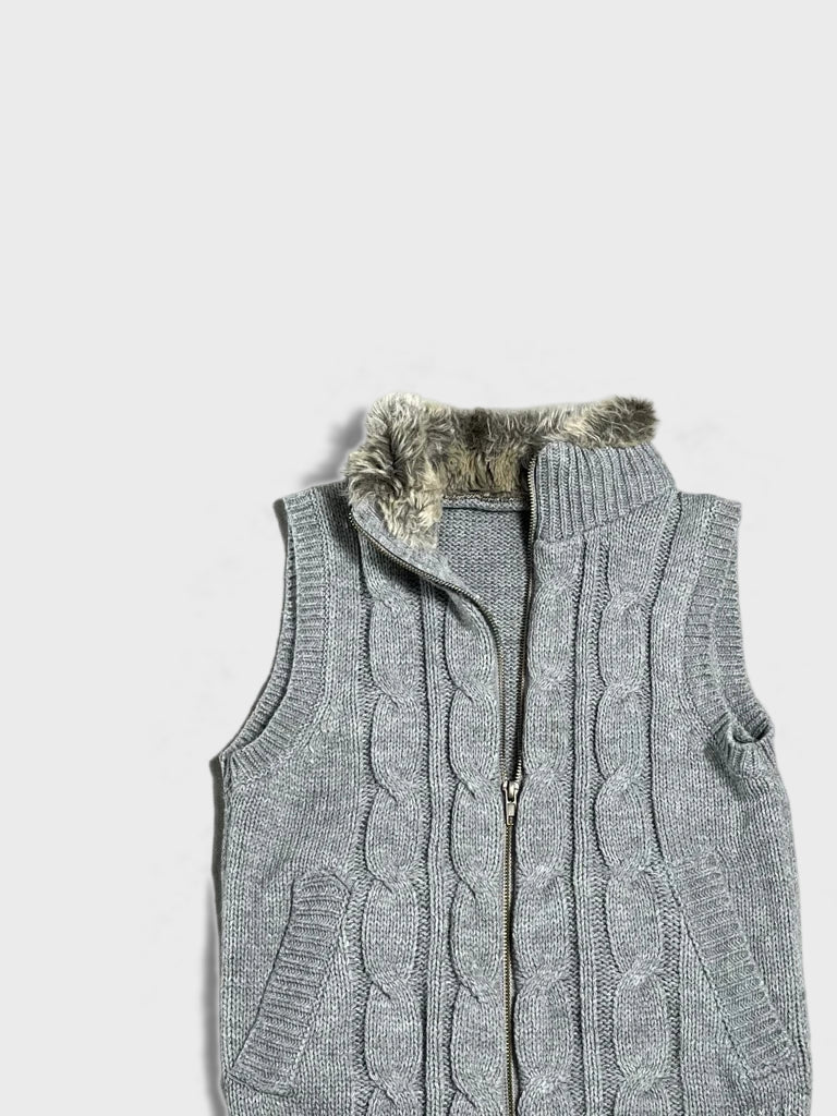 detail view, fur gilet, vintage Y2K second hand piece