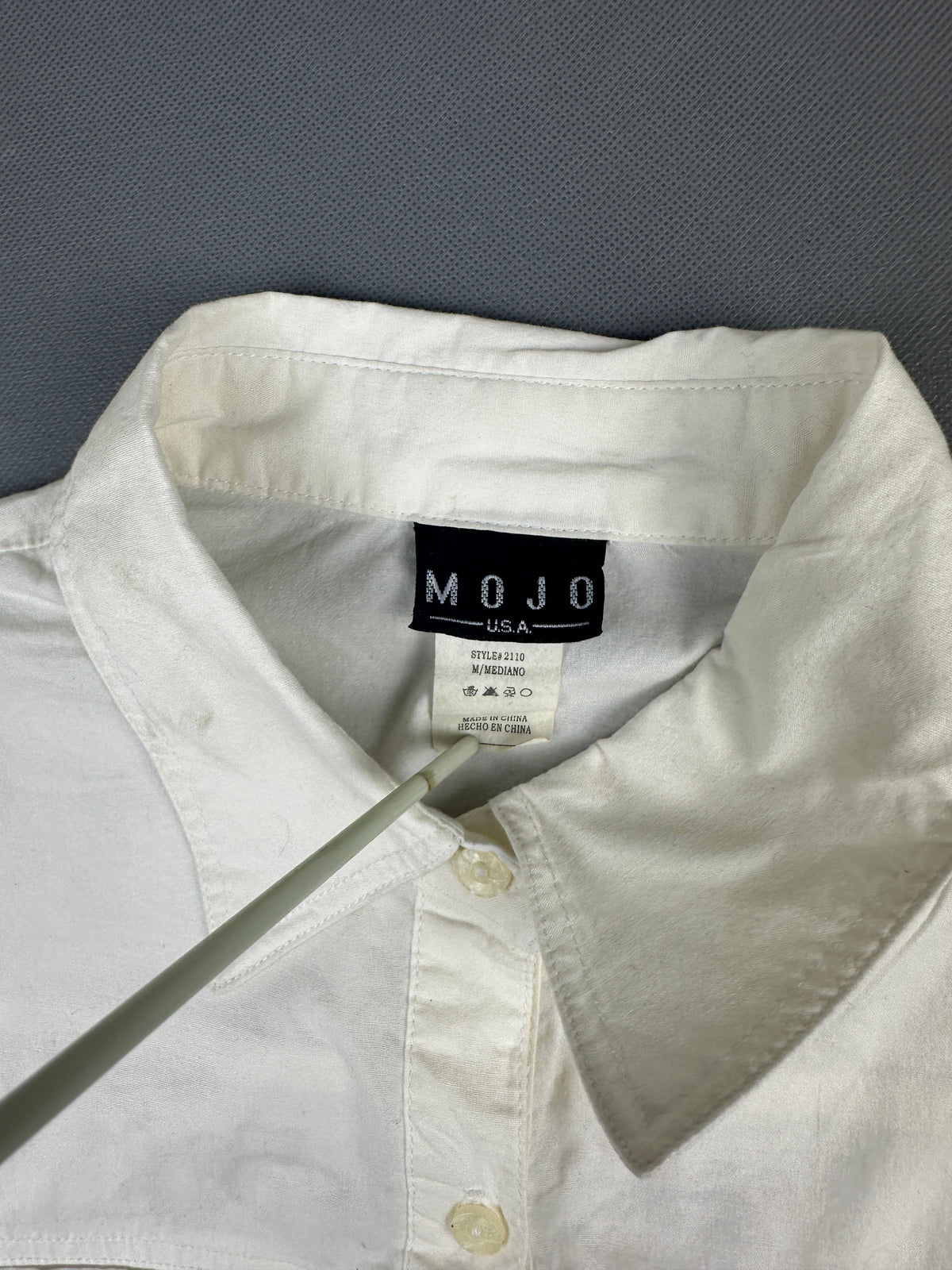 Effortless White Button Up Shirt with Embroidery (M)