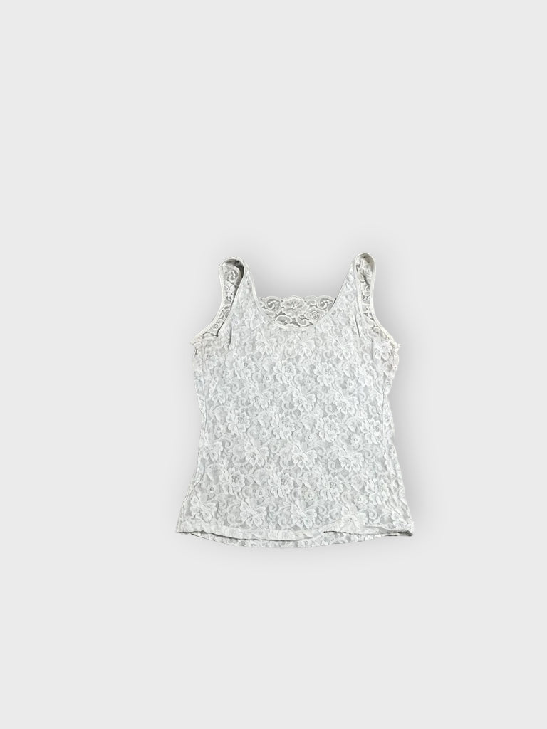 detail view, white lace top, vintage Y2K second hand piece, image 5