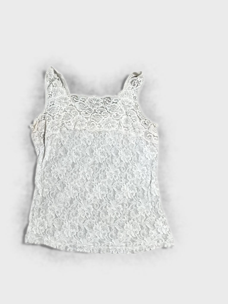 detail view, white lace top, vintage Y2K second hand piece