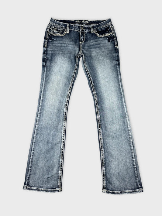 Front view of long jeans in dark blue with contrast stitching.
