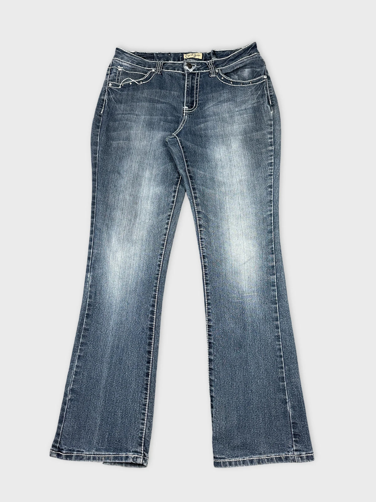 Front view of long jeans in dark blue with a faded finish.
